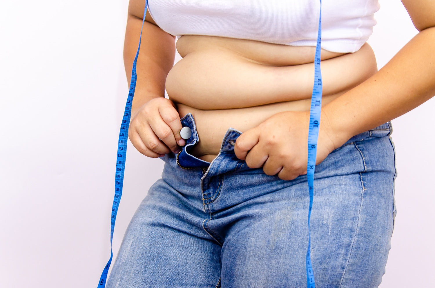 4 skuteczne sposoby na pozbycie się nadmiaru wody z organizmu